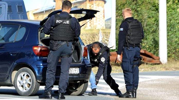 Kontrola puteva na sjeveru Kosova: Mještane propuštaju uz provjeru ličnih dokumenata