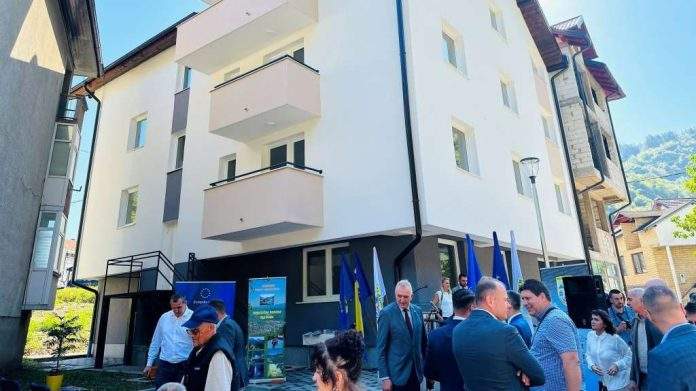 Riješeno trajno stambeno zbrinjavanje za 19 porodica u Kladnju