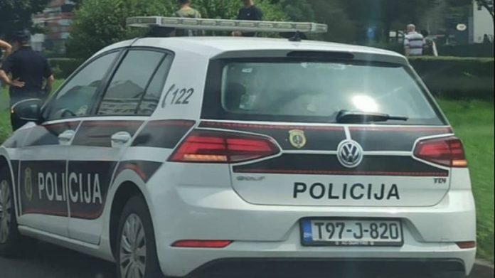 Ukrao vozilo u Ilijašu, napravio udes na raskrsnici u Alipašinoj ulici i pokušao pobjeći 