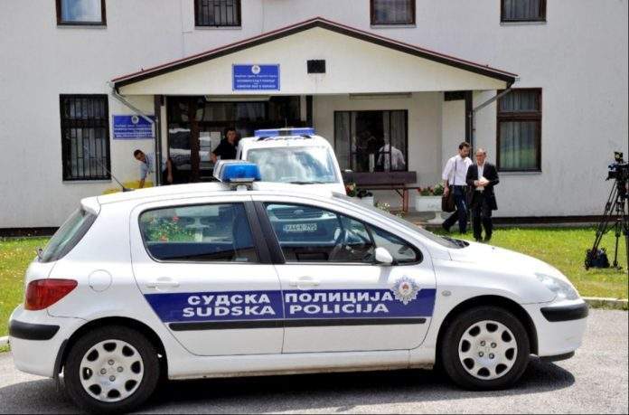 Drogiran nožem izbo svog djeda, baku posjekao komadom polomljenog tanjira