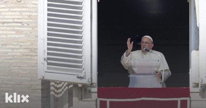  Papa Franjo predlaže da istospolni brakovi dobiju blagoslov Vatikana