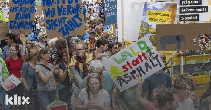  Švicarska: Više od 60.000 demonstranata izašlo na ulice Berna zbog klimatskih promjena