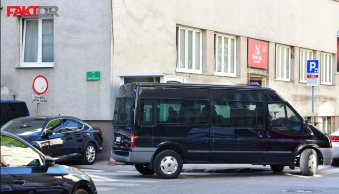 CateringVelika akcija policije u Sarajevu i Travniku: Pretreseno preko 20 lokacija, devet osoba palo zbog droge, iznuda i oružja