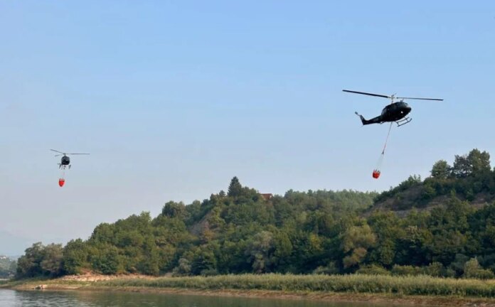 Helikopter OS BiH obustavio gašenje kod Jajca, nastavljen angažman u Konjicu
