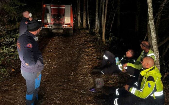 Požar kod Bihaća i dalje aktivan: Ekipe nastavljaju borbu protiv širenja vatre