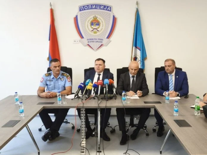 Press konferencijaČelnici MUP-a RS-a: Osumnjičeni za pucnjavu na Davora Dabića uhapšen u Srbiji, Ždrale i dalje u bijegu