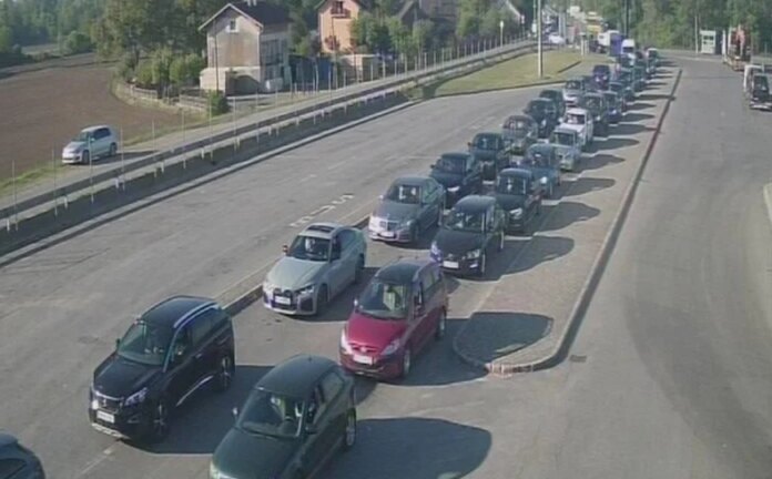 Važno upozorenje ukoliko krećete na put: Na sedam graničnih prijelaza zabilježene velike gužve