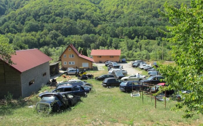 Velika akcija na području Foče: Uhapšen državljanin BiH i Srbije, oduzeto 11 vozila i 8 tablica