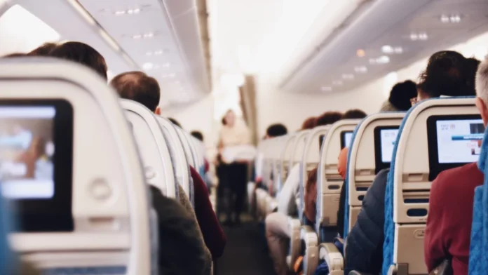 DRAMA IZNAD ITALIJE! Iz ručnog prtljaga ispalo OVO, karabinjeri odmah blokirali avion!