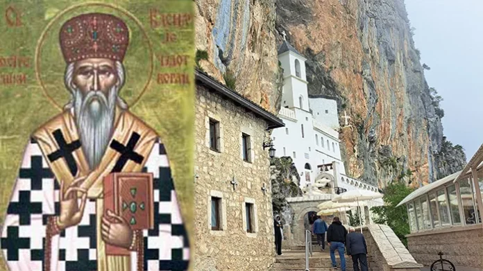 Kada odete pod Ostrog, jednu stvar ostavite pred Svetim Vasilijem: Vernici veruju da se kući vraćaju lakši