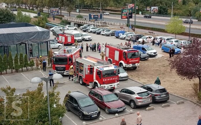 Gori poslovni objekat Vistafon u Sarajevu, na terenu osam vatrogasnih vozila