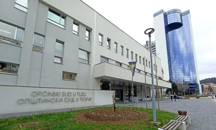 Incident u Gornjoj TuzliOpćinski sud Tuzla odredio pritvor djevojčici: U školu donijela nož i povrijedila dvije učenice