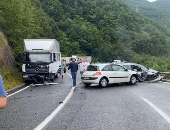Kasno sinoćStravična saobraćajna nesreća kod Konjica: Poginule dvije 20-godišnje Sarajke