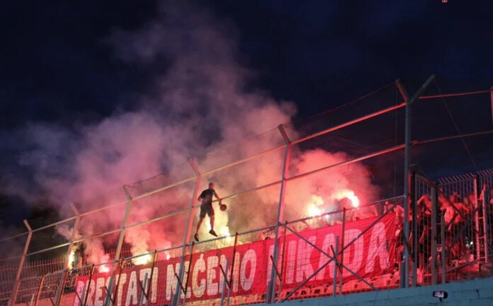 MUP HNK o neredima na mostarskom derbiju: Privedeno 14 osoba, oštećen stadion i autobusi