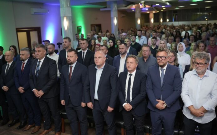 NES predstavio kandidate na skupu u Bihaću: “Naš cilj je BiH koja završava posao”