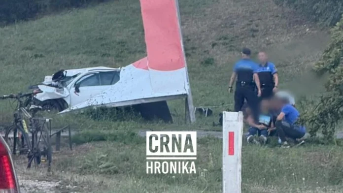 Potvrdili u MUP-u TKKod Tuzle vozilo sletjelo s kolovoza, dvije osobe prebačene u klinički centar
