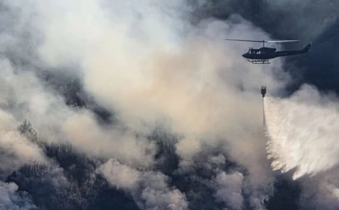 Požar na Čvrsnici i dalje aktivan, helikopter Oružanih snaga BiH ponovno učestvuje u gašenju