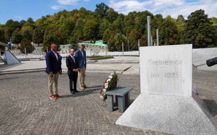 Predanost očuvanju istine: Američki kongresmeni u Srebrenici odali počast žrtvama genocida