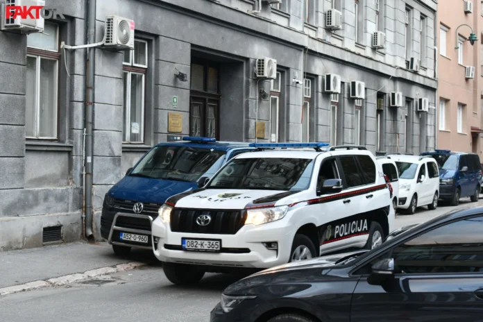 Prethodne noći izgorjela dva vozila u blizini Policijske stanice Centar