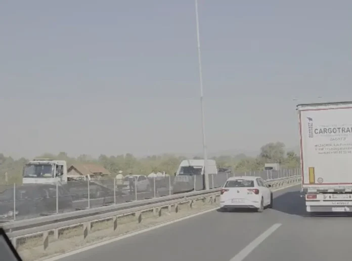 U toku uviđajUdes dva EUFOR-ova vozila na autoputu kod Sarajeva