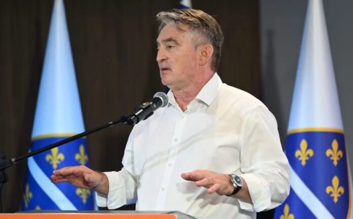 Željko Komšić iz Mostara poslao oštru poruku: “Dirnu li u Memorijalni centar Srebrenica…”
