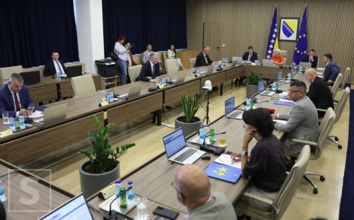 ‘Pao’ dogovor na Vijeću ministara BiH: Košarac prihvatio Konakovićev uslov nakon pritiska iz Srbije