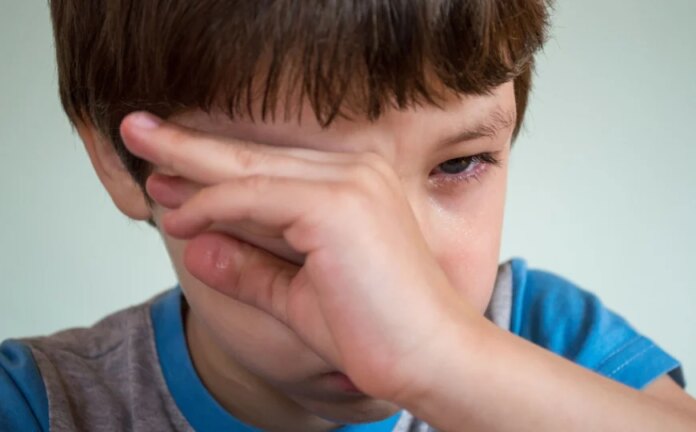 Psiholozi iz Tuzle objavili potresno dječje pismo: “Babo galami i ne dozvoljava nam da uđemo u kuću”