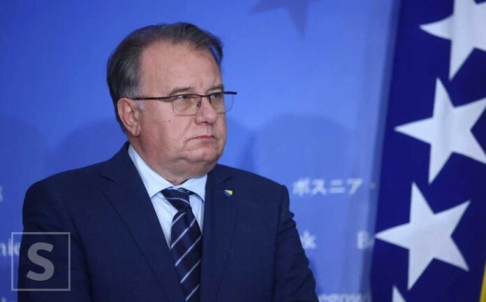 Roditelji oboljelih dječaka poručili Nikšiću: Čekali smo 10 mjeseci, djeca više nemaju vremena
