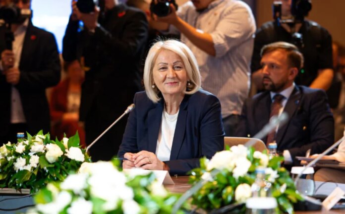 Vijeće ministara odlučilo: Povećane i plate i regres državnim funkcionerima