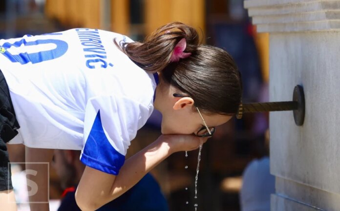 Zbog dresa reprezentacije BiH spor u Srebrenici: Djevojčica uznemirena nakon zabrane, škola negira